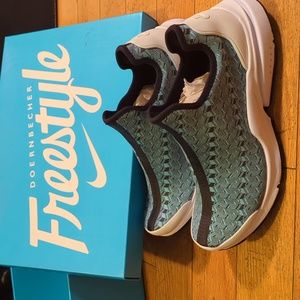 (NEW) Nike Air Presto X Doernbecher Sophia ( size 6.5 )
